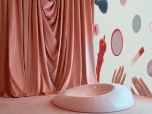 Glossier Curved LED screen